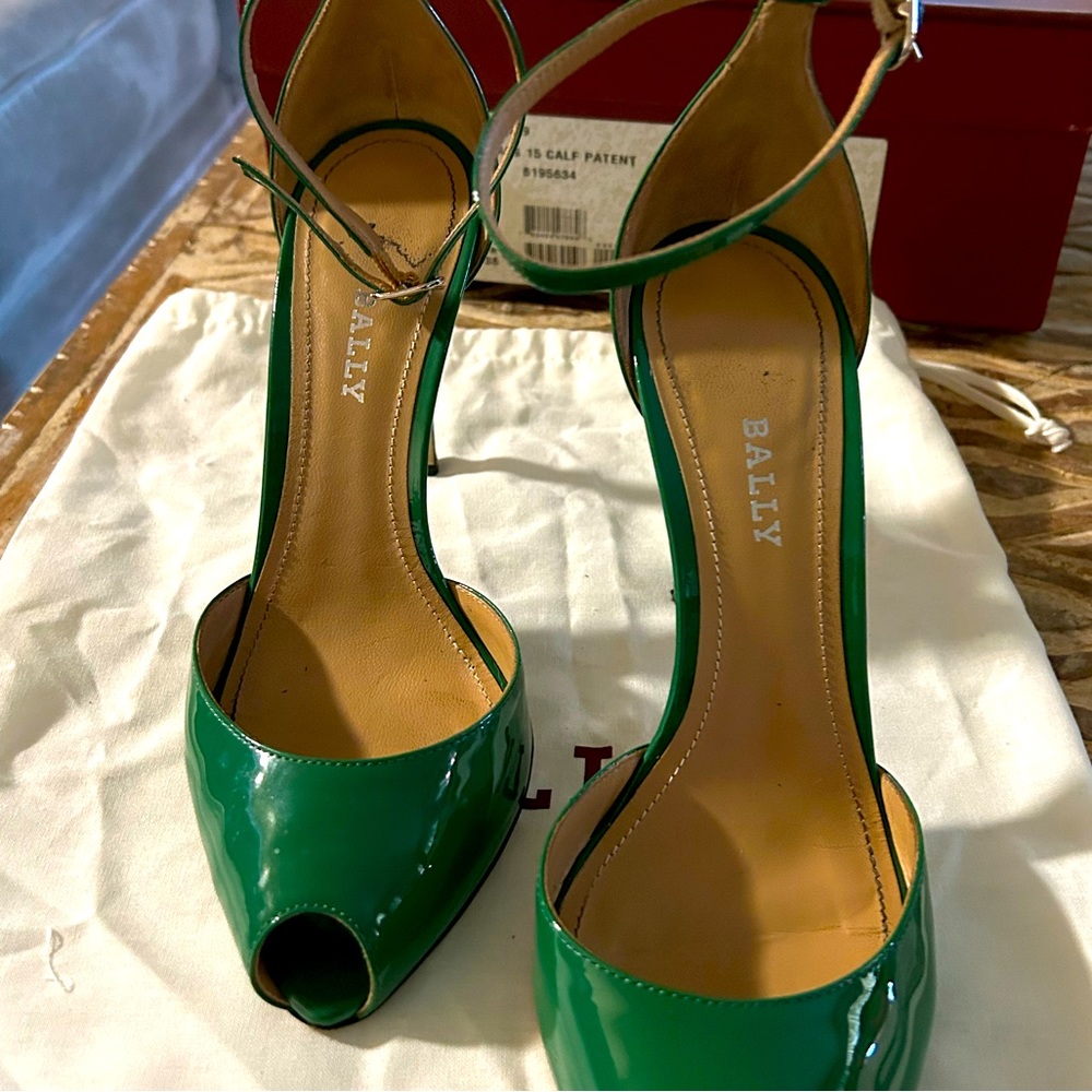 Beautiful peep toe Italian made heels.